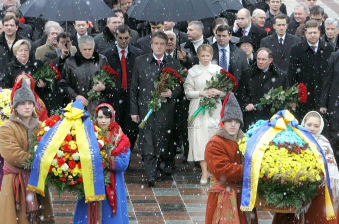 Президент возложил цветы к памятнику Шевченко