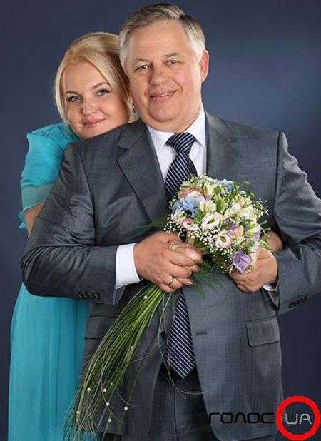 занимает активную жизненную позицию