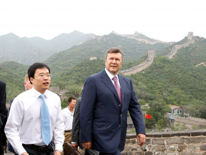 Янукович погулял по Великой китайской стене (ВИДЕО) - Политика - Главред