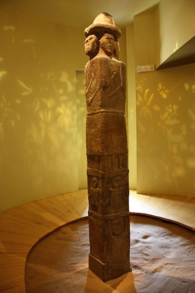 Идол москва. Збручский идол. Збручский каменный идол. Збручский идол древних славян. Збручский идол музей.
