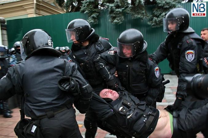 Новый штурм Рады, избитый спецназ и уголовное дело: все о протестах в Киеве (ВИДЕО, ФОТО)