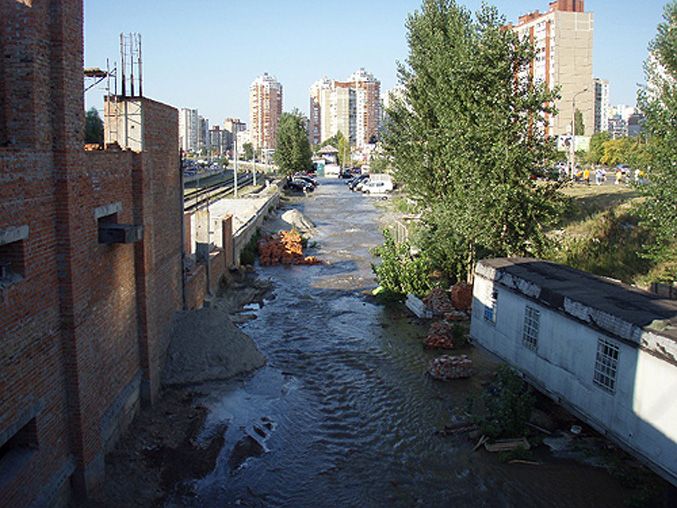 В киеве затапливает метро. Киев прорыв канализации.