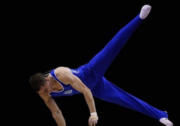 Спортивная гимнастика рядом. Спортивная гимнастика олимпиада 2012 пьедестал. Гимнаст на пьедестале. Гимнастика возле графа Орлова. Гимнастика возле Смайл мола.