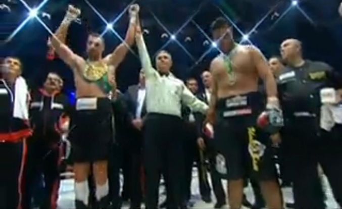 Бой Кличко-Чарр закончился досрочной победой украинца