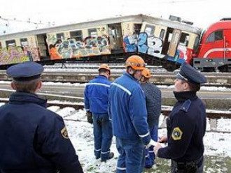 В Словении поезд столкнулся с электричкой: десятки пострадавших