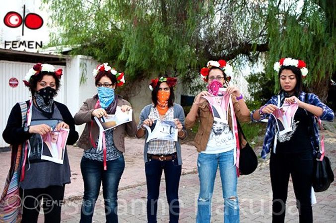 В Тунисе активистки FEMEN провели необычную акцию