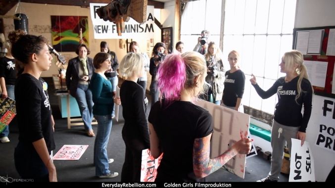 FEMEN в Париже провели тренировку секстремисток, опубликовано фото