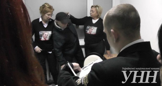 Опубликованы фото изгнания соратниц Тимошенко из больницы