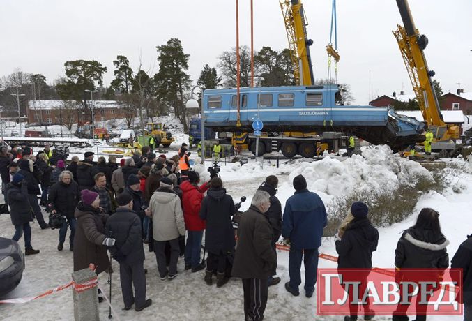 В Швеции из дома достали угнанный поезд