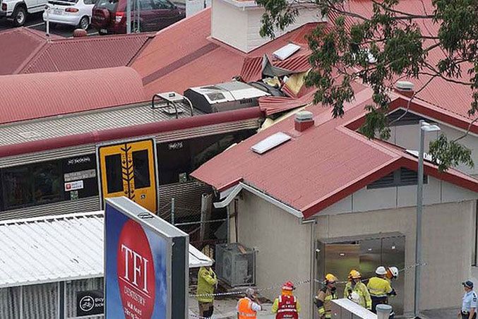 В Австралии поезд протаранил здание вокзала