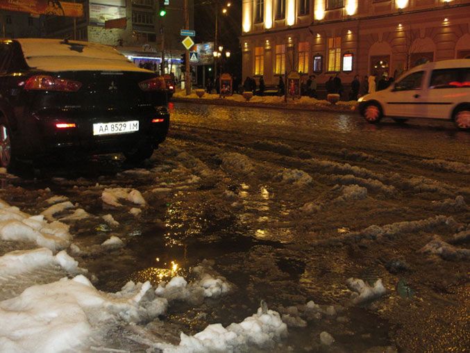 После внезапного снегопада и потепления Киев &quot;поплыл&quot;