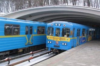 Из-за снегопада Киевское метро пообещало ходить чаще