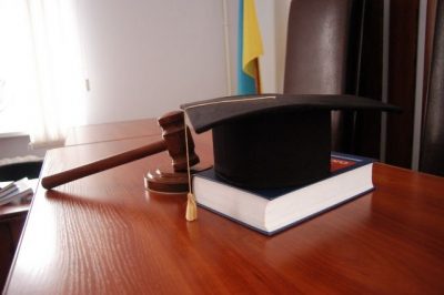 Суд выпустил из-под стражи двух "титушек"