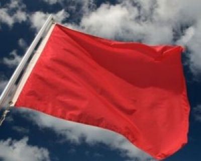 Суд отменил запрет красных флагов