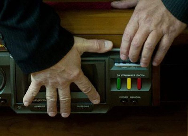 "Старая советская з*лупа": депутат от ОПЗЖ поставил рекорд по кнопкодавству