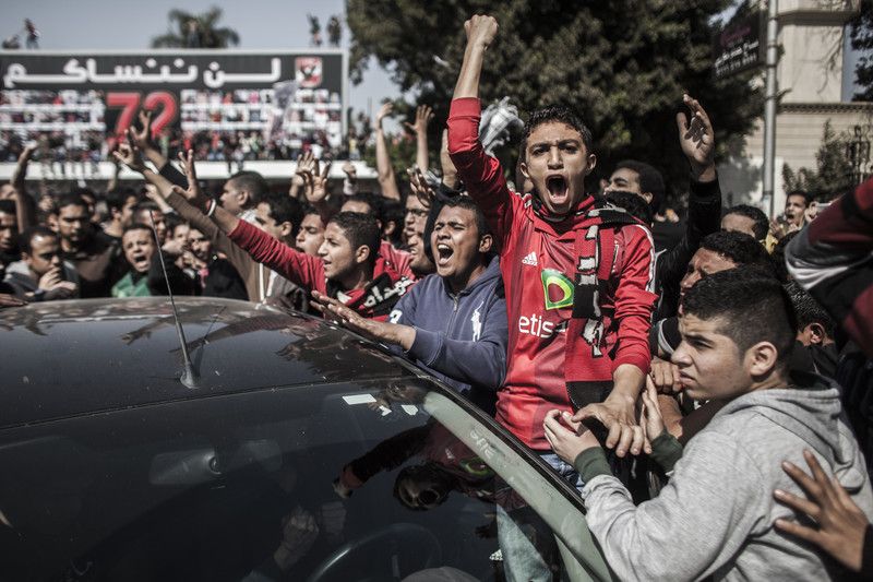 В Египте начались массовые беспорядки из-за смертного приговора футбольным фанам