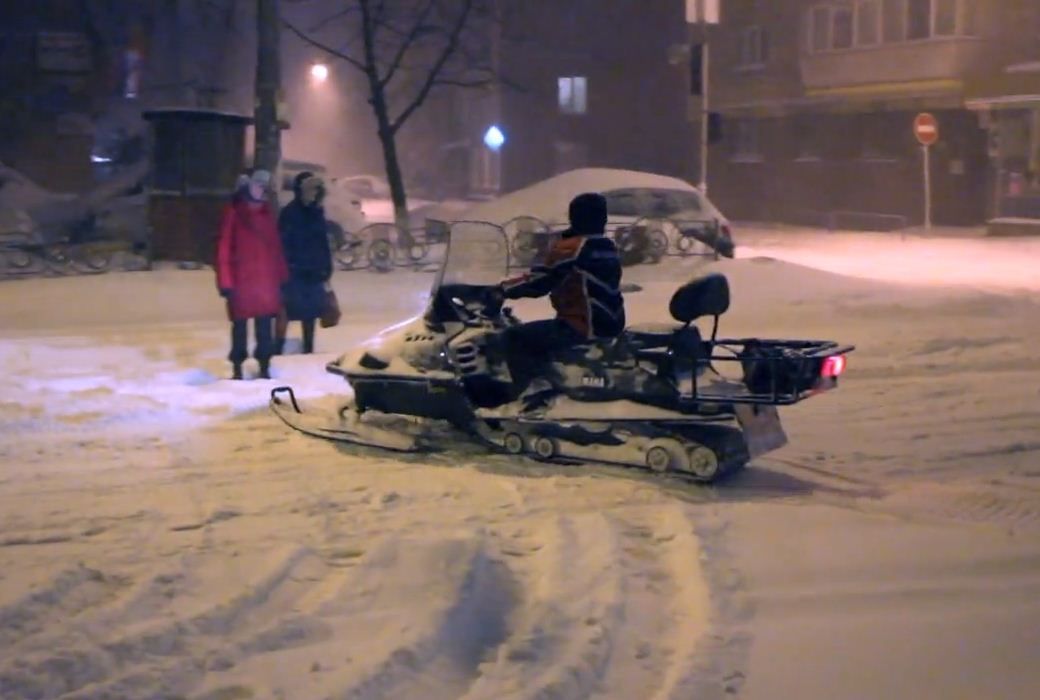 По Киеву можно передвигаться только на снегоходах