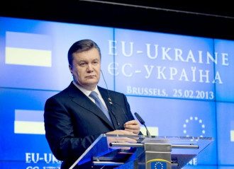 У Януковича рассказали, почему был помилован Луценко