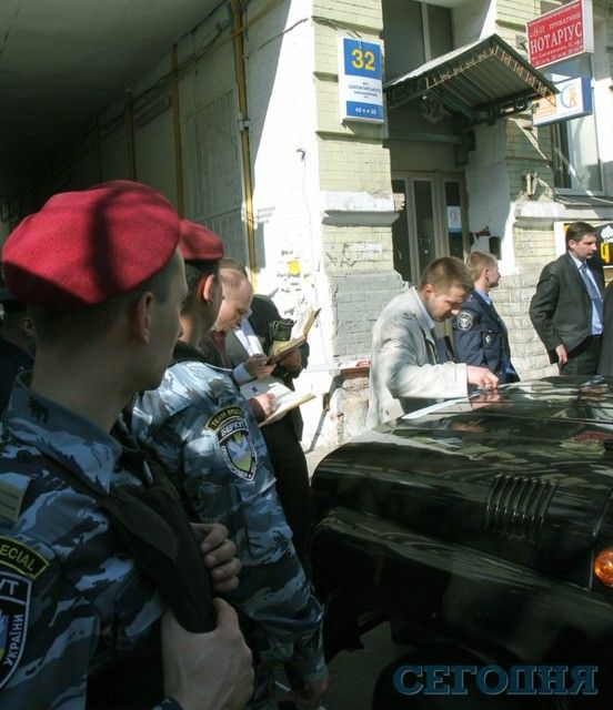 Опубликованы новые фото с места убийства в центре Киева
