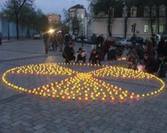 В Киеве помолились и зажгли свечи по жертвам Чернобыля