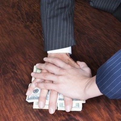 Экс-руководители "Укрзалізниці" и "Укрпошти" обвинили бывшего главу ГФИ в вымогательстве взятки