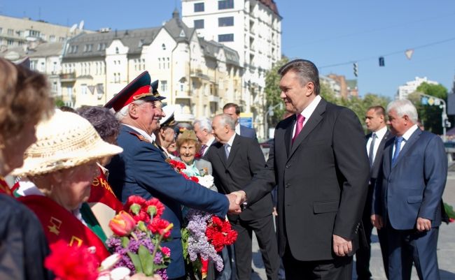 В Киеве ветеранов поздравлял Янукович
