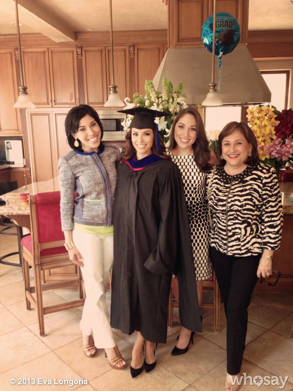 38-летняя Ева Лонгория получила диплом магистра