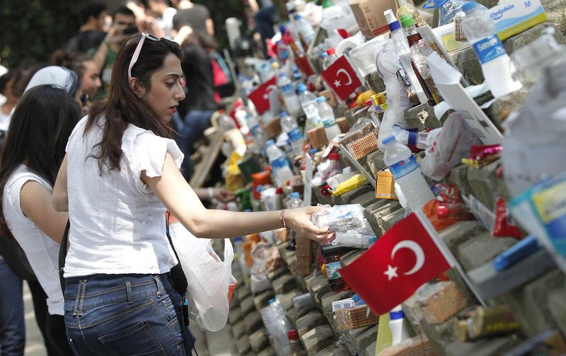Протесты в Турции усиливаются: на забастовку вышли 250 тысяч госслужащих