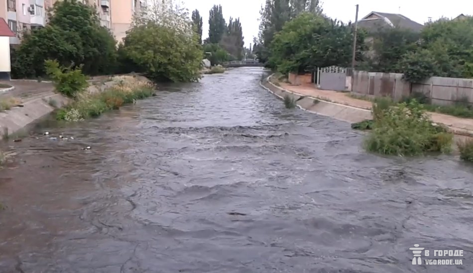 Салгир в районе ул. Ларионова Салгир в районе ул. Ларионова