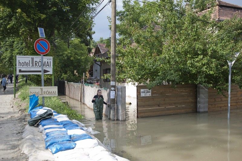 Район на севере Будапешта уже затопило