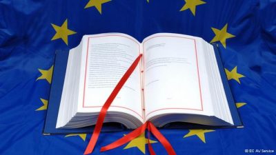 Украинцы Европы просят Раду быстрее подписать ассоциацию с ЕС и идти в НАТО