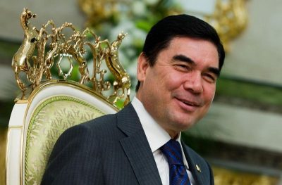 В Туркменистане устроили облаву на людей, использующих в туалете газеты с фото президента