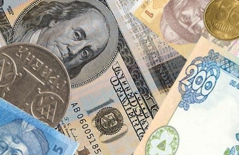 НБУ снова укрепил официальный курс гривны: доллар "лишился" шести копеек