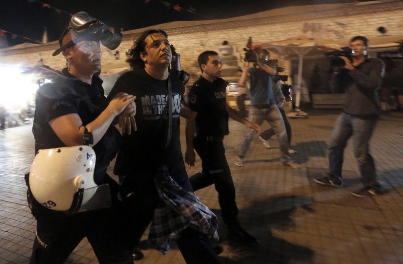 Протесты в Турции: арестованы почти 60 человек, 12 журналистов ранены