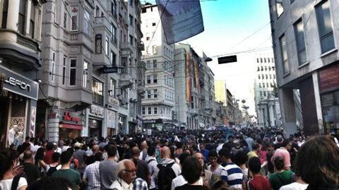 Протесты в Турции вспыхнули с новой силой: полиция вновь применила газ и водометы