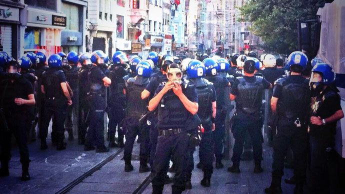 Протесты в Турции вспыхнули с новой силой: полиция вновь применила газ и водометы