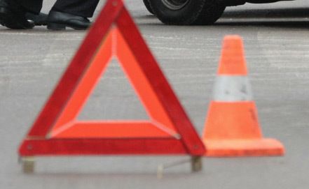 В Киеве столкнулись такси и грузовик, погиб человек В Киеве столкнулись такси и грузовик, погиб человек