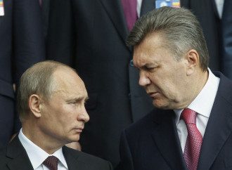 Путин и Янукович во время молебна