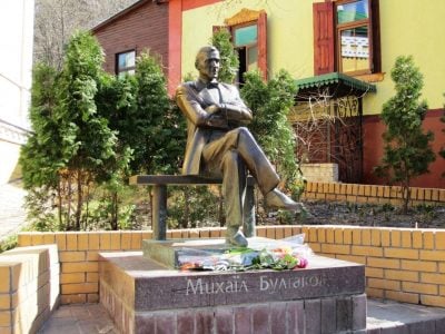 Пам’ятник Булгакову став питанням безпеки України: Казанський пояснив чому