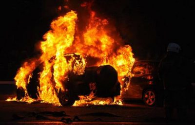 Горящий автомобиль, иллюстрация Горящий автомобиль, иллюстрация