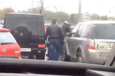 Четыре бритоголовых охранника избили водителя паркетчика