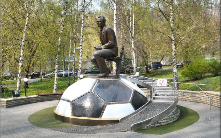 Памятник Лобановскому