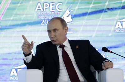 Западные СМИ: рука Путина слабеет, время быть начеку