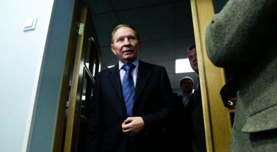 Леонид Кучма распрощался с группой переговорщиков по Донбассу Леонид Кучма распрощался с группой переговорщиков по Донбассу