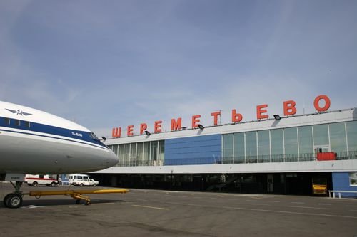 В Москве авиалайнер сбил человека и улетел