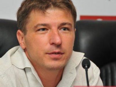 Начался чат с политологом Анатолием Луценко