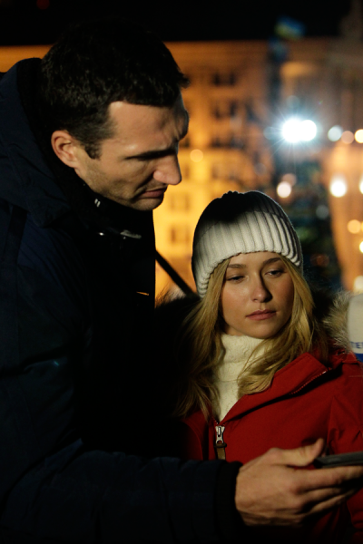 Как Владимир Кличко с невестой на Майдане выступали, опубликованы новые фото и видео