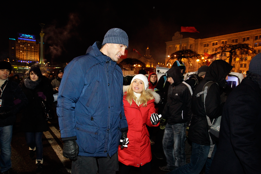 Как Владимир Кличко с невестой на Майдане выступали, опубликованы новые фото и видео