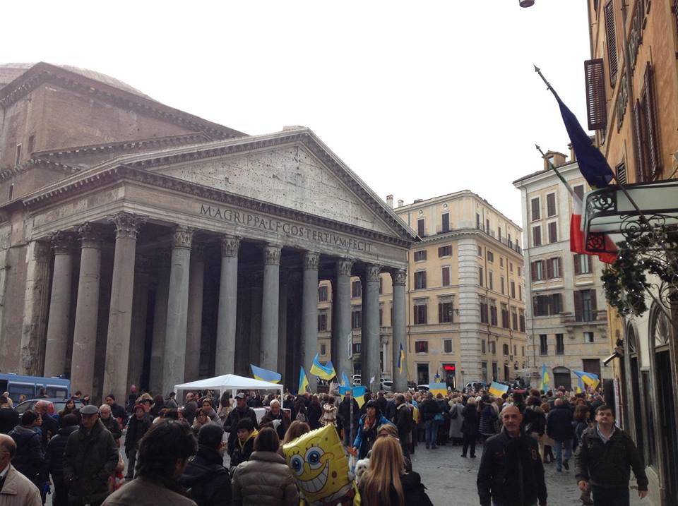 Митинг в поддержку Евромайдана в Риме