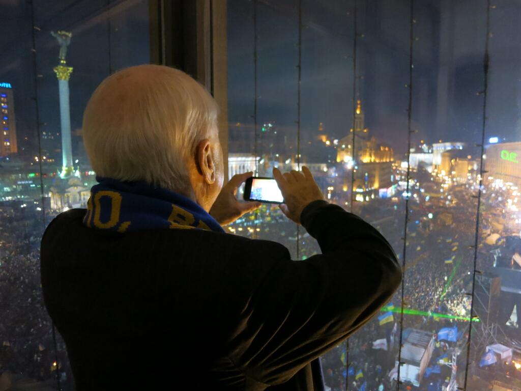 Джон Маккейн на Евромайдане